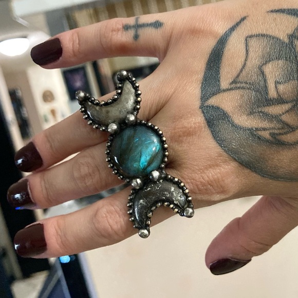 Natural blue iridescent labradorite gemstone triple moon adjustable ring - Picture 10 of 15